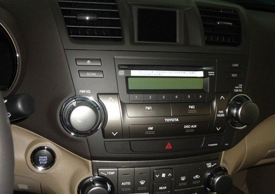 欧卡改装网,改装案例,丰田汉兰达加装DVD导航系统