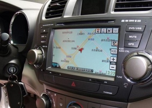 欧卡改装网,改装案例,丰田汉兰达加装DVD导航系统