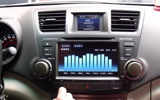 欧卡改装网,改装案例,丰田汉兰达加装DVD导航系统