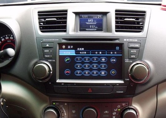 欧卡改装网,改装案例,丰田汉兰达加装DVD导航系统