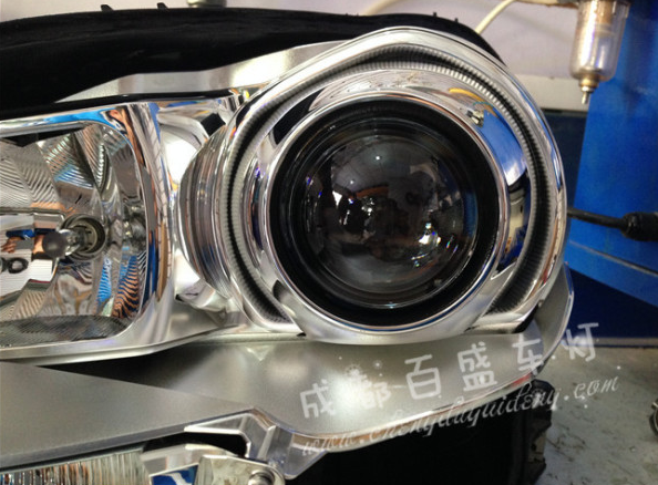 欧卡改装网,改装案例,奔驰C200改装Q5双光透镜