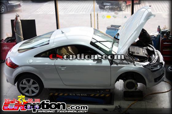 奥迪TT 改装Ap5040刹车套件和ABT 4出排气,欧卡改装网,汽车改装