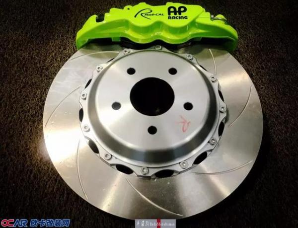 撒野前准备!英菲尼迪Q50改装AP Racing刹车系统 刹车改装哪家好