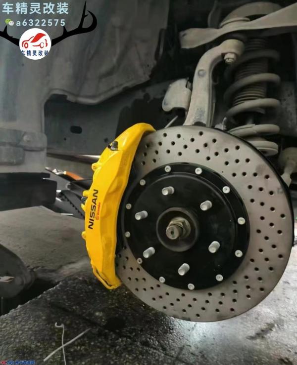 Brembo大六活塞刹车卡钳安装上车 Brembo大六活塞刹车卡钳安装上车