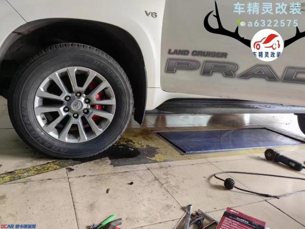 丰田普拉多改装Brembo大六活塞刹车卡钳完工 丰田普拉多改装Brembo大六活塞刹车卡钳完工