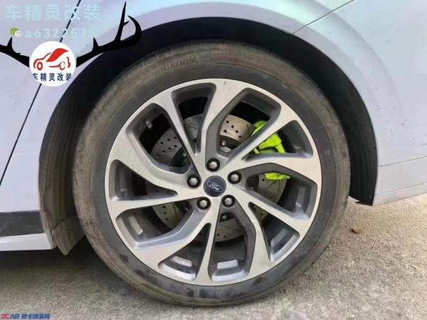 福特蒙迪欧改装Brembo大四活塞刹车卡钳完工 福特蒙迪欧改装Brembo大四活塞刹车卡钳完工