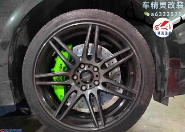 丰田皇冠前轮改装Brembo六活塞刹车卡钳 丰田皇冠前轮改装Brembo六活塞刹车卡钳