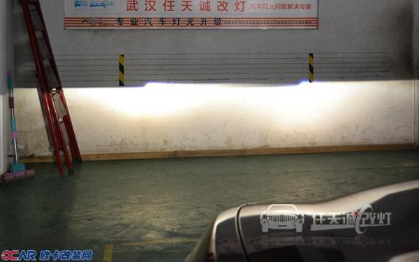武汉菲亚特菲翔车灯改装Q5原厂美标透镜 全新商包飞利浦灯泡 白色天使眼