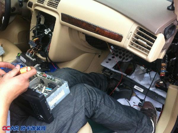 欧卡改装网,改装案例,奔驰R350原车屏升级
