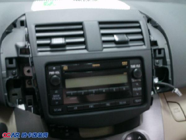 欧卡改装网,改装案例,丰田RAV4无损安装DVD导航+专用防盗+专用自动升窗