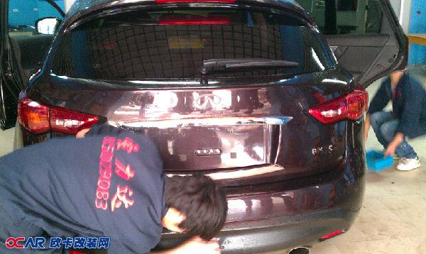 欧卡改装网,改装案例,英菲尼迪FX35全车改色激光蓝贴膜 台湾RES中尾段排气